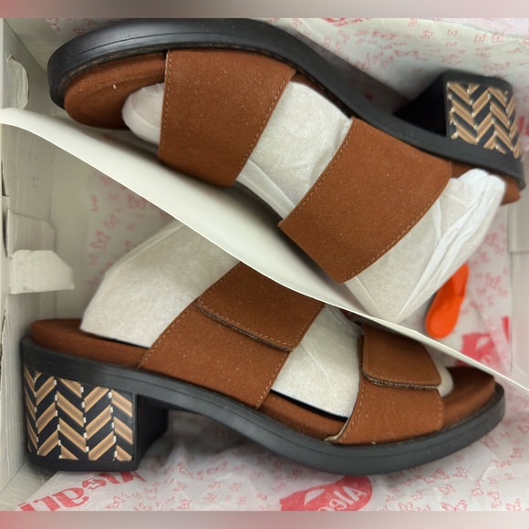 Alegria Women’s Tia Heels Sienna Color Herringbone Heel Velcro Straps US… - Picture 3 of 15